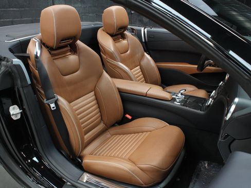 Used 2017 Mercedes-Benz SL 550 image 39