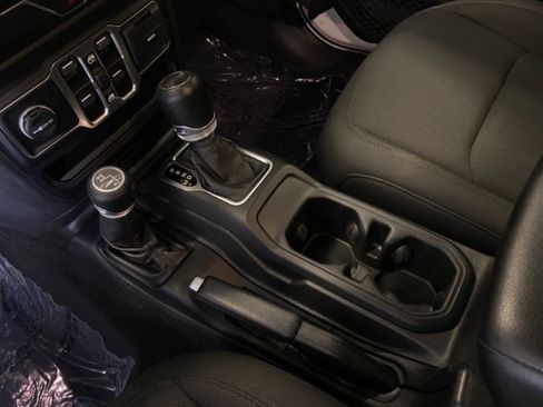 Used 2019 Jeep Wrangler Unlimited Sport S AWD/4WD image 36