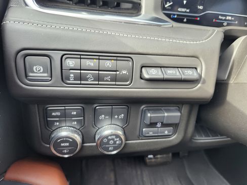 Used 2024 GMC Yukon XL Denali Ultimate w/ LPO, Floor Liner Package AWD/4WD image 16