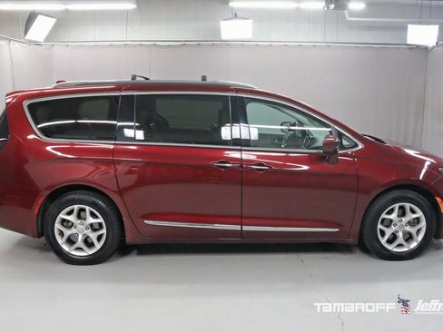 Used 2017 Chrysler Pacifica Touring-L Plus image 14