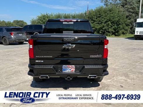 Used 2025 Chevrolet Silverado 1500 High Country w/ High Country Premium Package AWD/4WD image 4