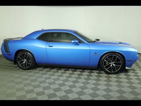 Used 2016 Dodge Challenger R/T Scat Pack w/ Leather Interior Group RWD image 10