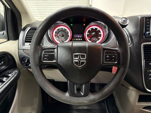Used 2019 Dodge Grand Caravan SE w/ Power Convenience Group I image 21