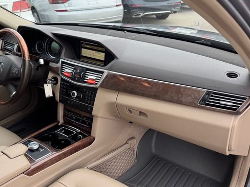Used 2010 Mercedes-Benz E 350 4MATIC Sedan image 27