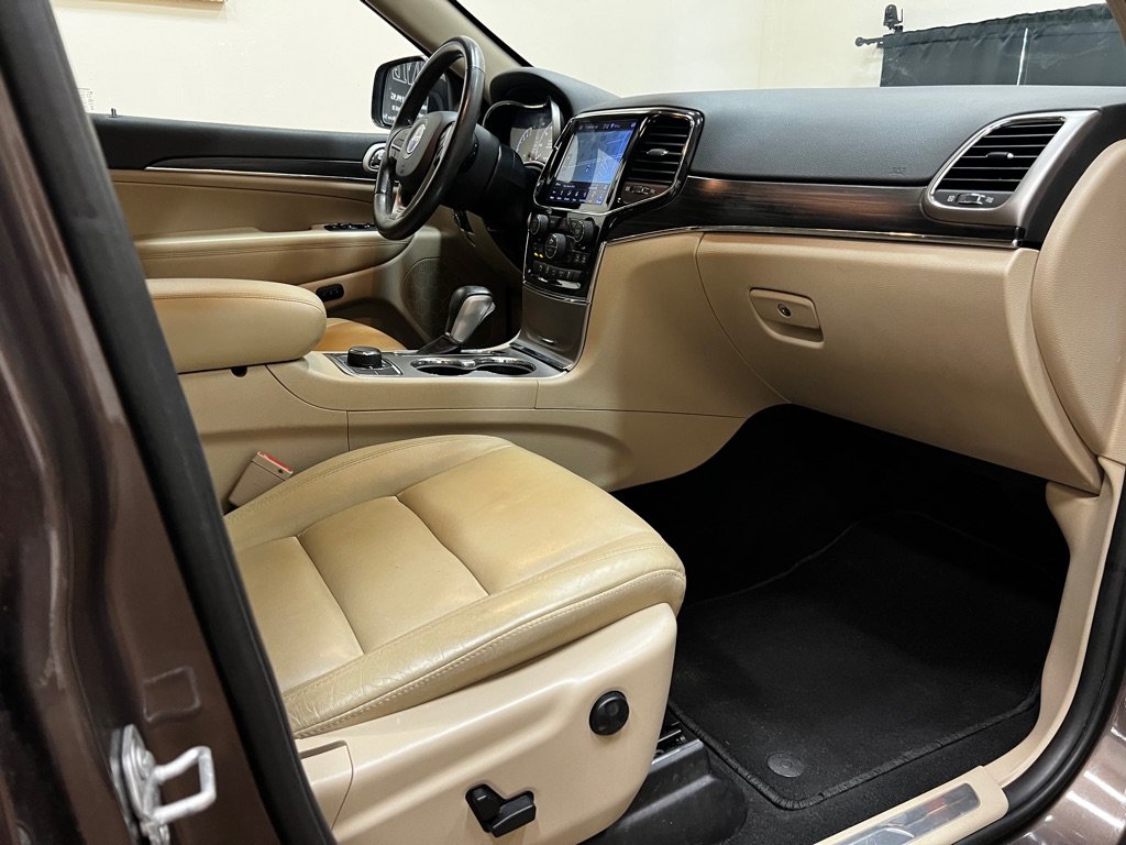 Used 2019 Jeep Grand Cherokee Limited AWD/4WD image 25