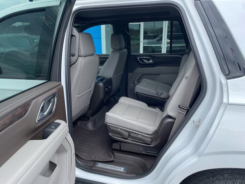Used 2023 Chevrolet Tahoe Z71 w/ Luxury Package AWD/4WD image 5