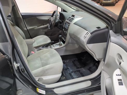 Used 2013 Toyota Corolla LE FWD image 9