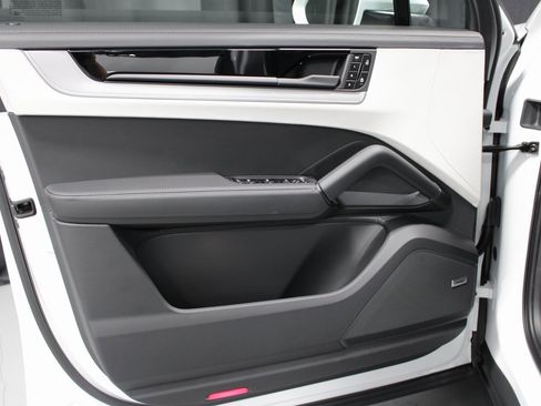 New 2026 Porsche Cayenne image 24