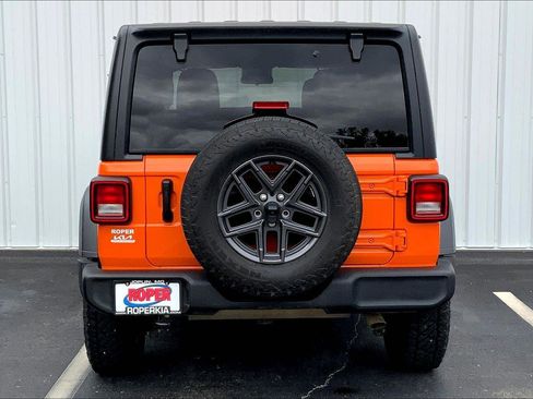 Used 2025 Jeep Wrangler Sport S image 4