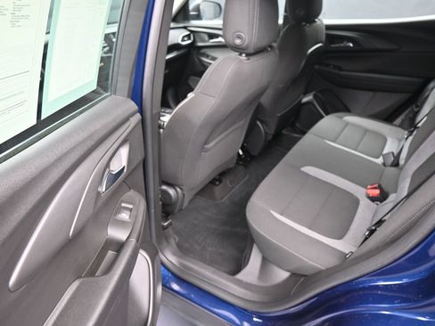 Used 2023 Chevrolet TrailBlazer LS FWD image 17