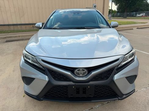 Used 2019 Toyota Camry SE FWD image 4