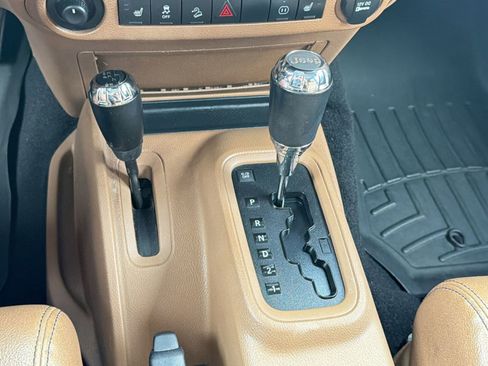 Used 2011 Jeep Wrangler Sahara w/ Connectivity Group AWD/4WD image 14