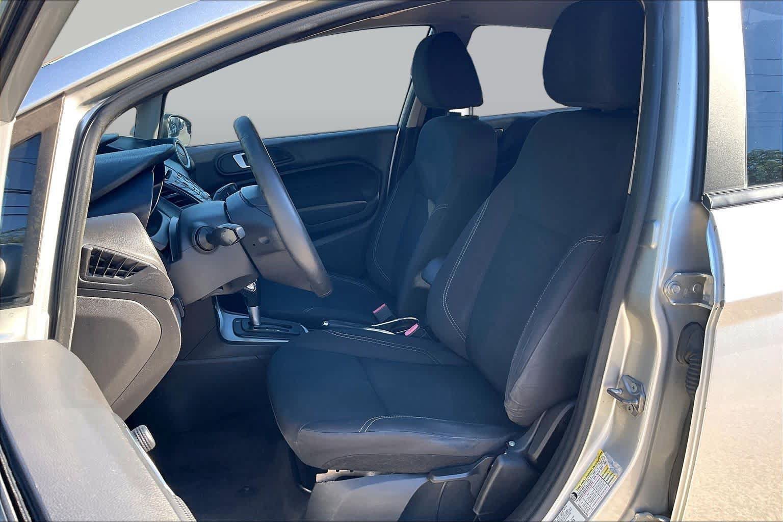 Used 2015 Ford Fiesta SE FWD image 8