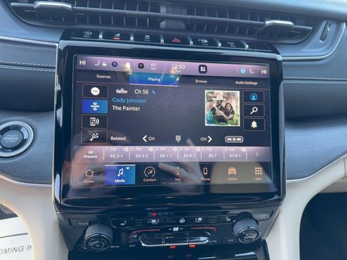 Used 2023 Jeep Grand Cherokee L Limited w/ Luxury Tech Group II image 20