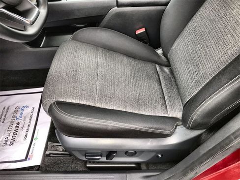 Used 2023 Nissan Rogue SV image 12