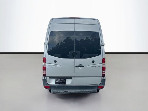Used 2013 Mercedes-Benz Sprinter 2500 image 3