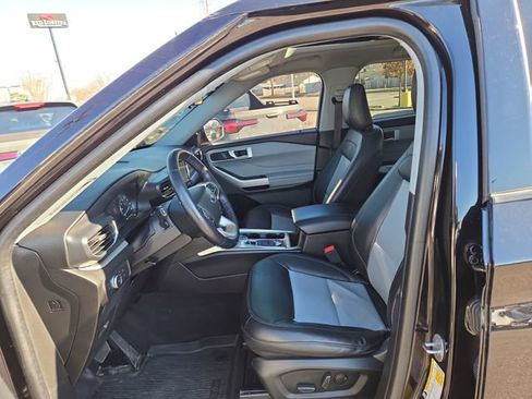 Used 2022 Ford Explorer XLT w/ Equipment Group 202A image 24