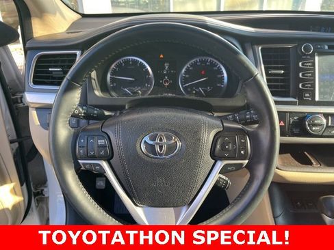Used 2016 Toyota Highlander Limited Platinum image 21