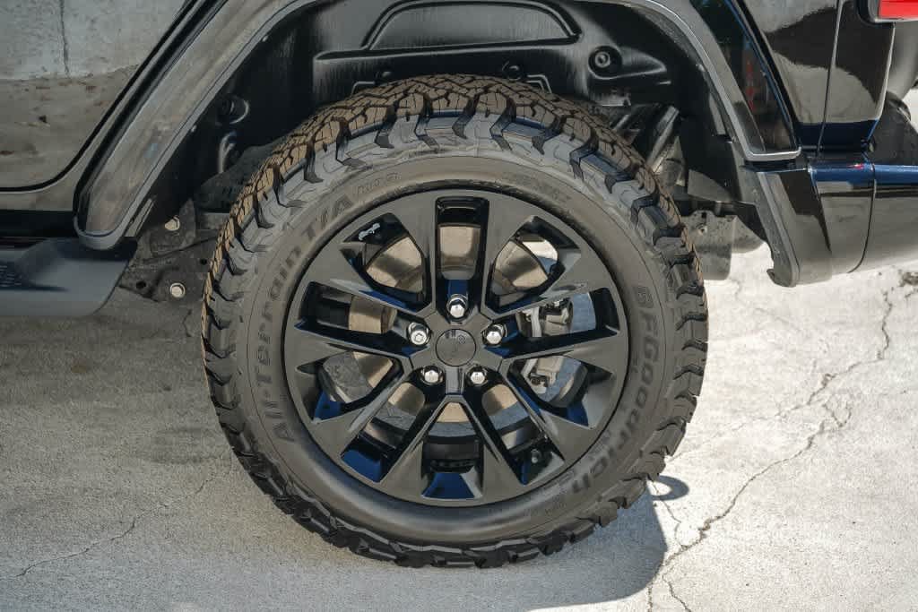 Used 2022 Jeep Wrangler Unlimited Sahara AWD/4WD image 10