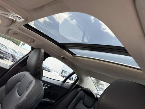 Used 2021 Volvo S60 T5 Momentum w/ Premium Package FWD image 29