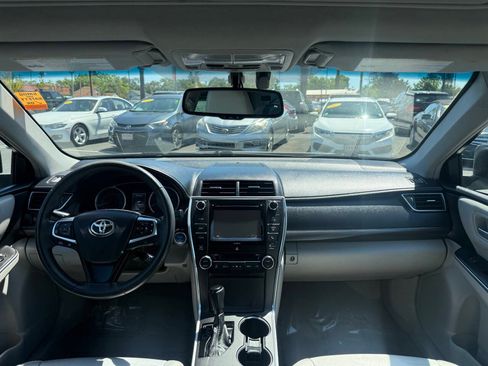 Used 2017 Toyota Camry XLE w/ Moonroof Package FWD image 15