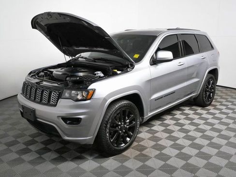 Used 2020 Jeep Grand Cherokee Altitude RWD image 34