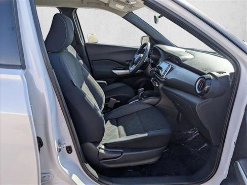 Used 2018 Nissan Kicks SV FWD image 18