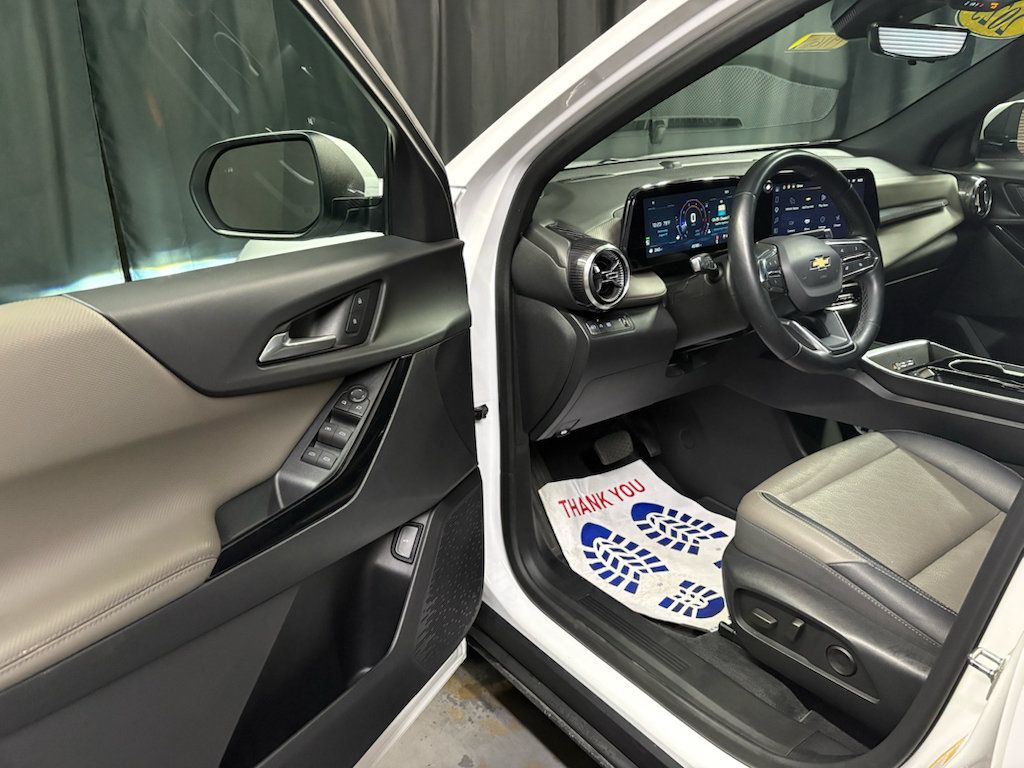 Used 2025 Chevrolet Equinox LT w/ Convenience Package II FWD image 22