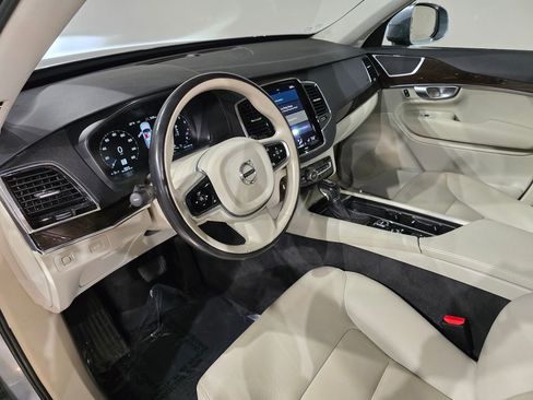 Used 2017 Volvo XC90 T6 Momentum w/ Vision Package image 18