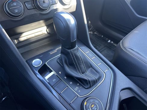 Used 2021 Volkswagen Tiguan SE image 20