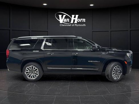 Used 2023 GMC Yukon XL Denali Ultimate AWD/4WD image 8