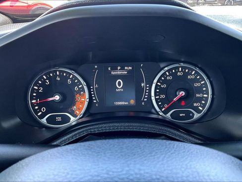 Used 2018 Jeep Renegade Latitude w/ Cold Weather Group AWD/4WD image 19
