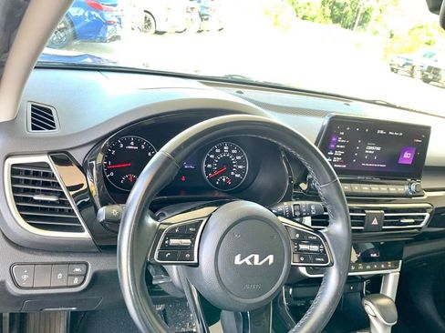 Used 2023 Kia Seltos EX image 12