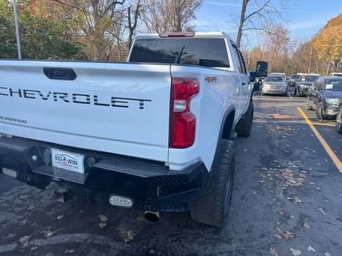 Used 2020 Chevrolet Silverado 2500 Custom w/ Custom Value Package image 4