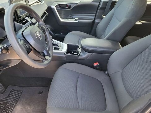Used 2022 Toyota RAV4 LE AWD/4WD image 12