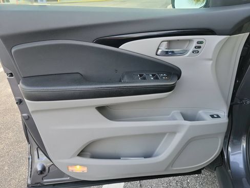 Used 2018 Honda Ridgeline RTL-E image 18