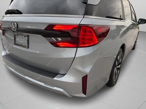 Used 2025 Honda Odyssey EX-L image 32