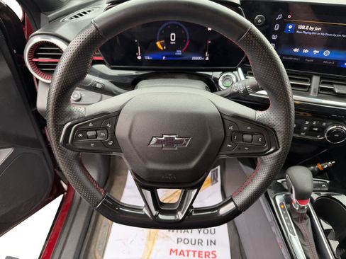 Used 2024 Chevrolet Trax RS w/ Sunroof Package image 13