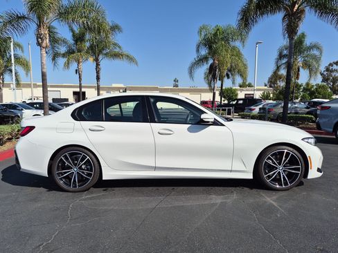 Used 2023 BMW 330i Sedan w/ M Sport Package RWD image 11