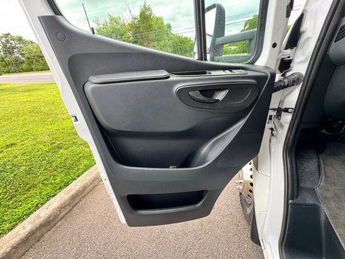 Used 2019 Mercedes-Benz Sprinter 170 image 12