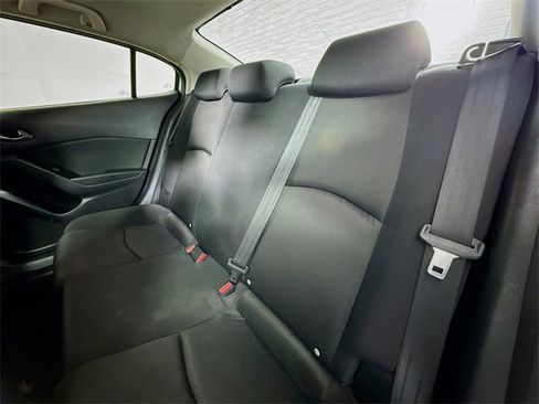 Used 2018 MAZDA MAZDA3 Sport image 21