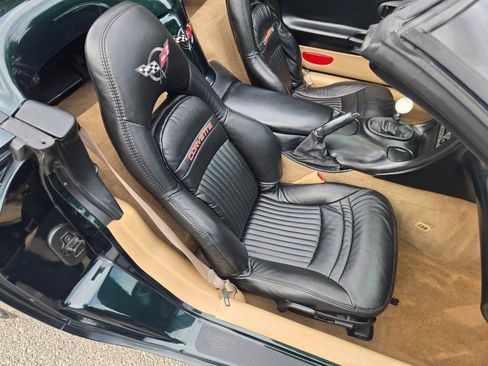 Used 2000 Chevrolet Corvette Convertible w/ Performance Handling Pkg RWD image 23