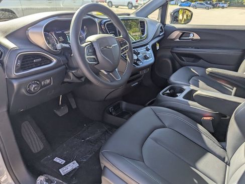 New 2026 Chrysler Pacifica Select FWD image 15