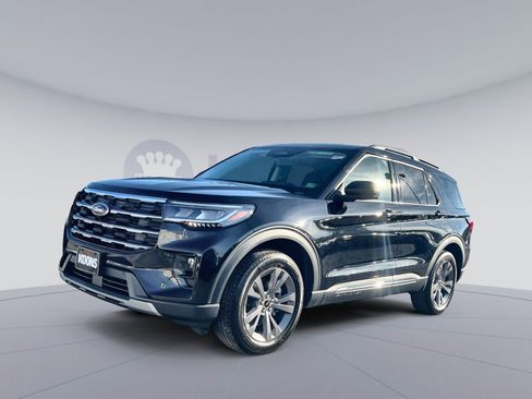 Used 2025 Ford Explorer Active w/ Active Comfort Package image 1