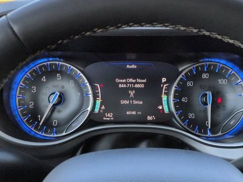 Used 2023 Chrysler Pacifica Touring-L FWD image 24