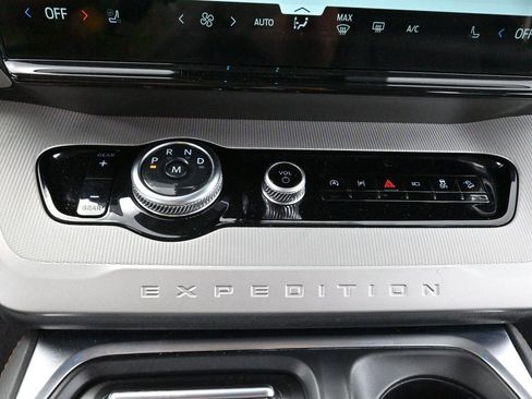 Used 2025 Ford Expedition Active AWD/4WD image 27