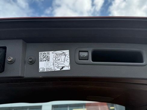 Used 2021 Toyota Highlander Limited image 32