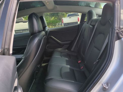 Used 2018 Tesla Model 3 RWD image 13
