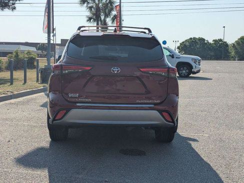 Certified 2021 Toyota Highlander Platinum AWD/4WD image 4