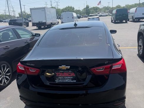Used 2018 Chevrolet Malibu LT w/ Leather Package FWD image 6